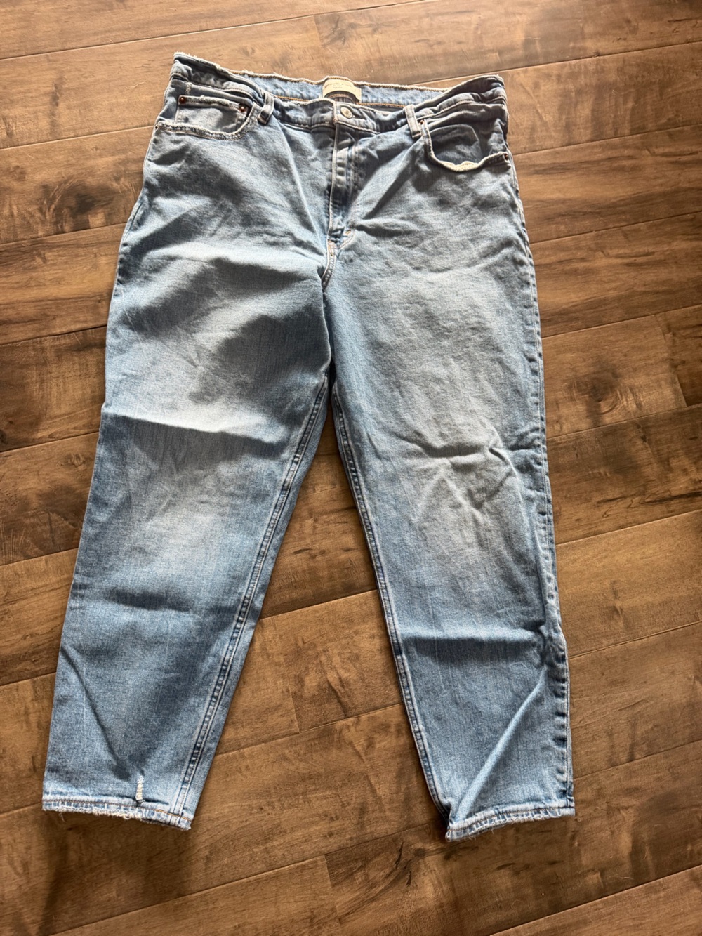 Abercrombie & Fitch The Mom High Rise Jeans
